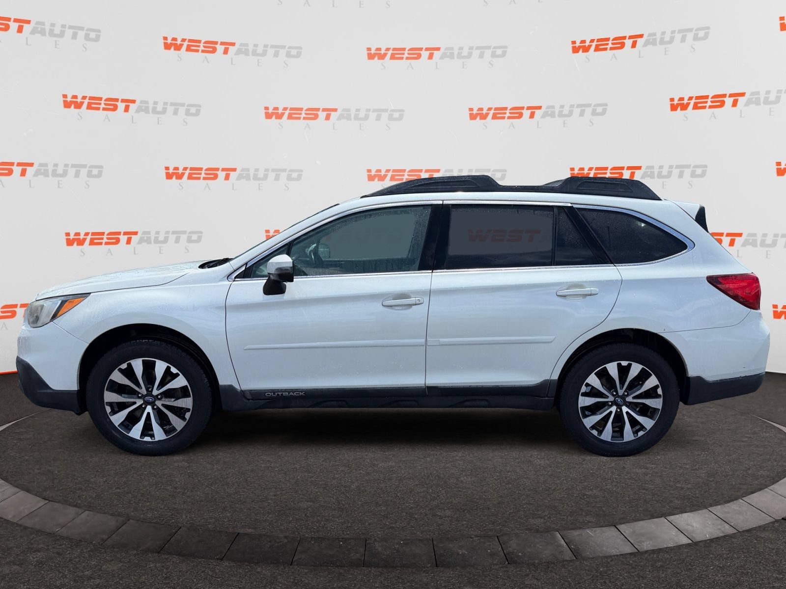 Used 2017 Subaru Outback 2.5i Limited AWD/4WD image 2
