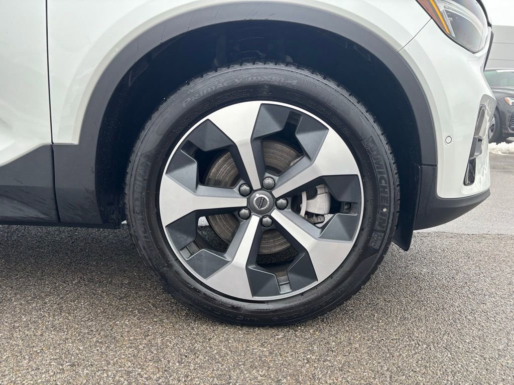 Certified 2026 Volvo XC40 B5 Plus w/ Protection Package Premier image 29