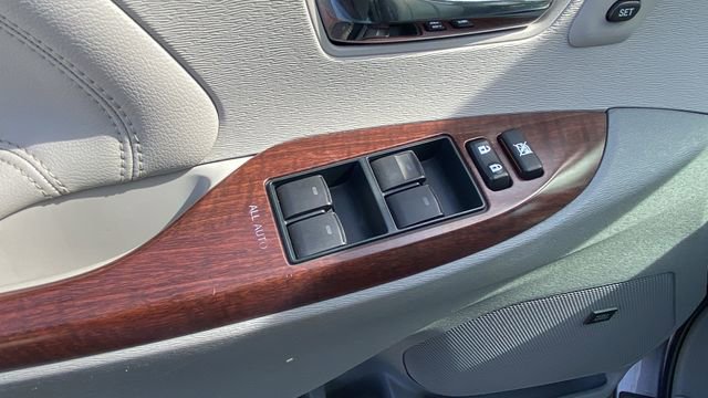 Used 2014 Toyota Sienna Limited w/ Limited Premium Package image 17