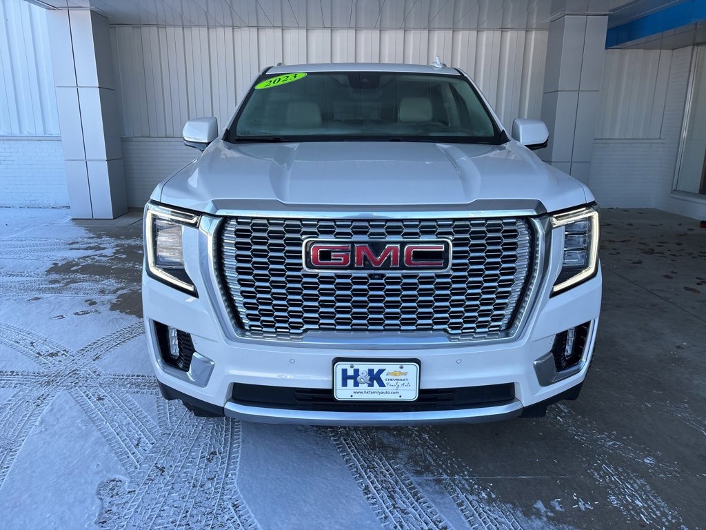 Used 2023 GMC Yukon XL Denali w/ Advanced Technology Package image 2