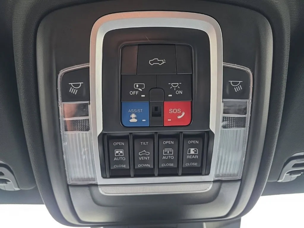 Used 2023 RAM 1500 Laramie AWD/4WD image 37