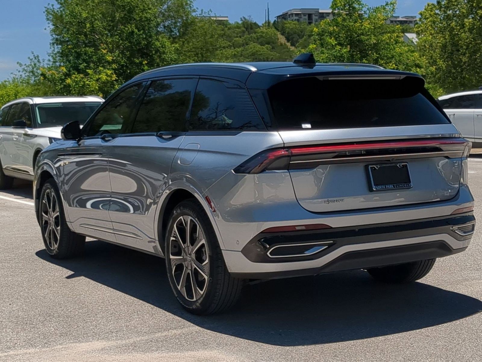 Used 2024 Lincoln Nautilus Reserve AWD/4WD image 11