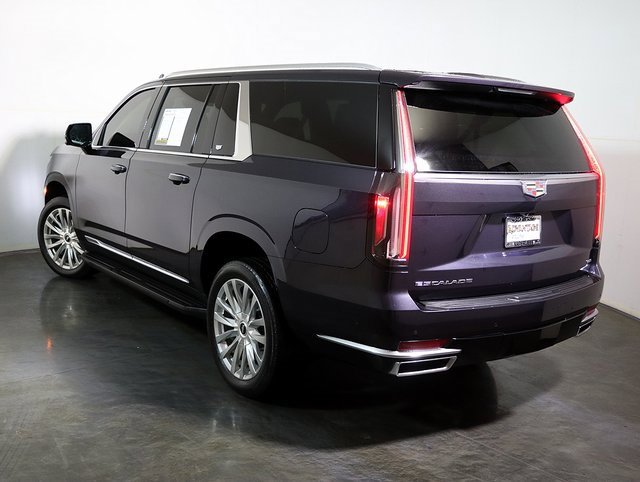 Used 2023 Cadillac Escalade ESV Premium Luxury image 2