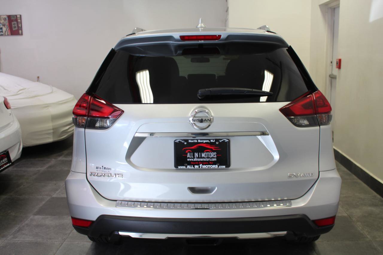 Used 2018 Nissan Rogue SV image 5