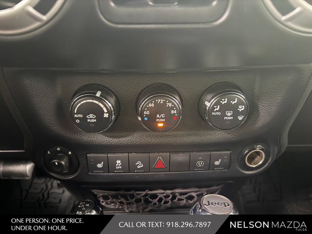 Used 2014 Jeep Wrangler Unlimited Sahara w/ Mopar Chrome Edition Group AWD/4WD image 28