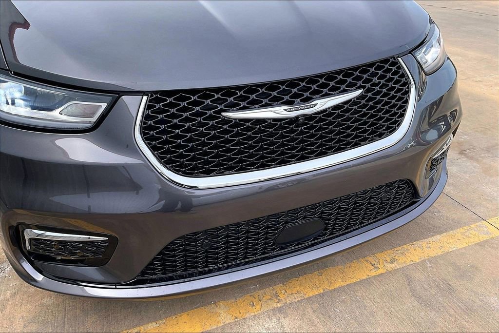 Used 2023 Chrysler Pacifica Limited image 31