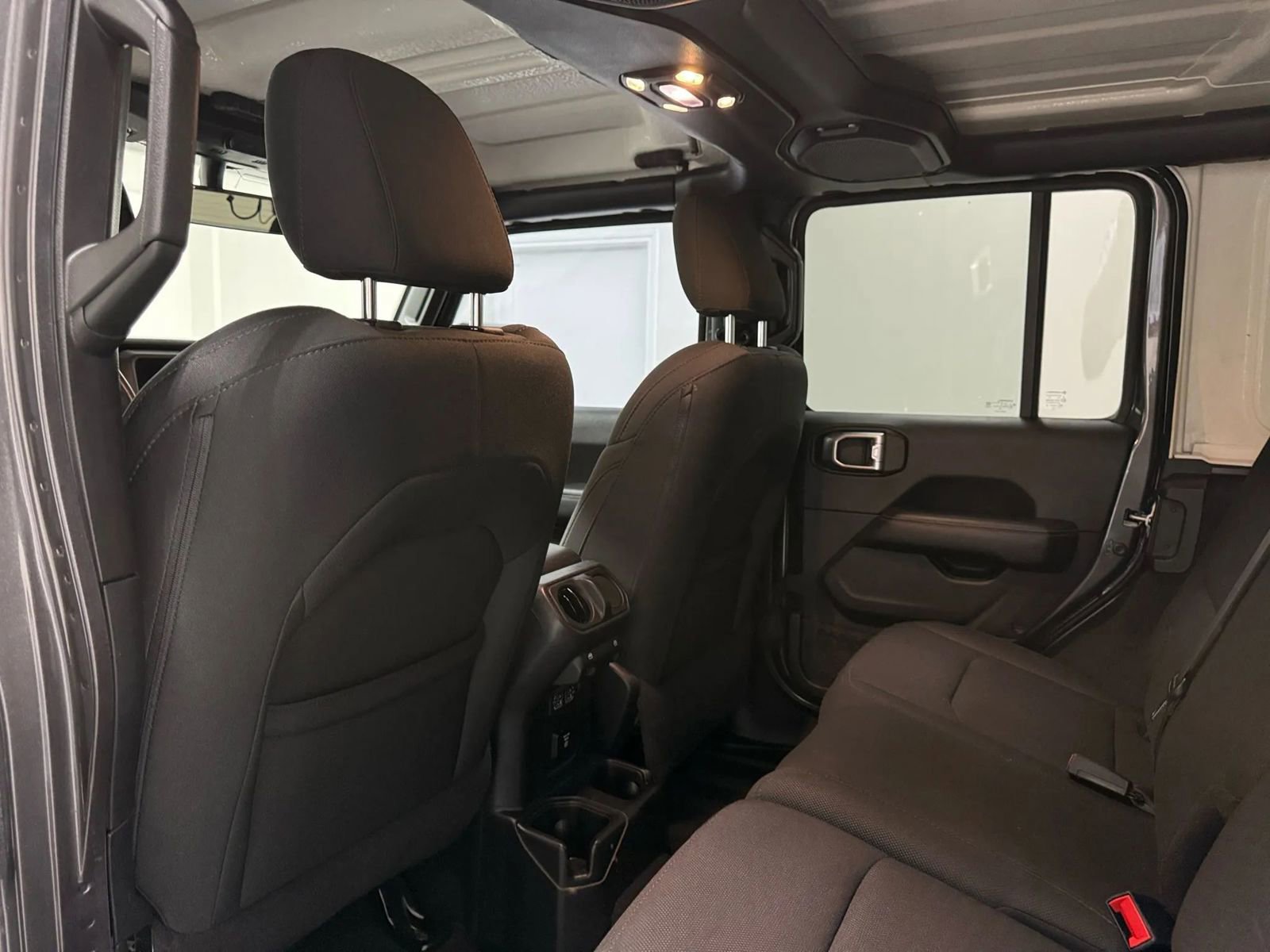 Used 2019 Jeep Wrangler Unlimited Sahara image 18