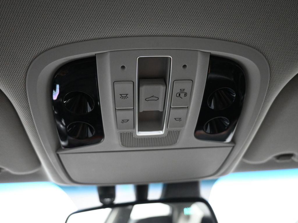 Certified 2017 Kia Cadenza Technology FWD image 17