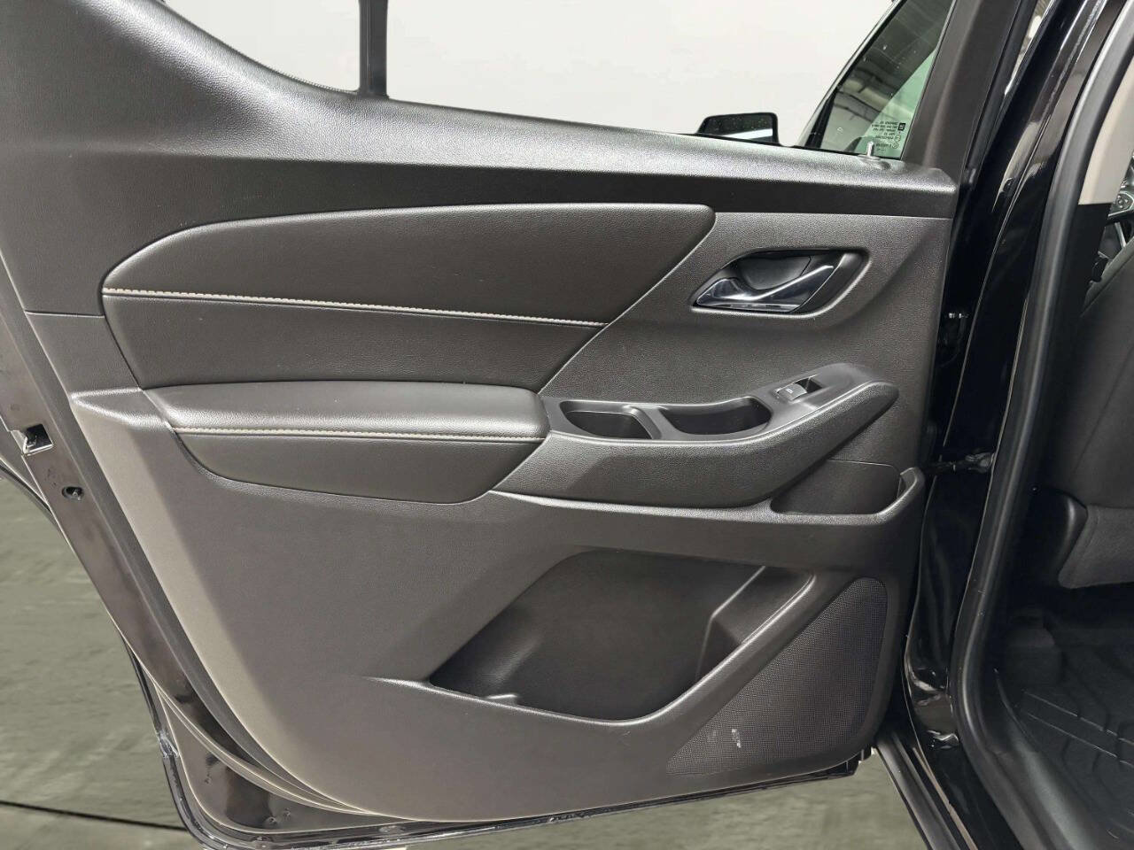 Used 2018 Chevrolet Traverse LT w/ LPO, Floor Liner Package image 17