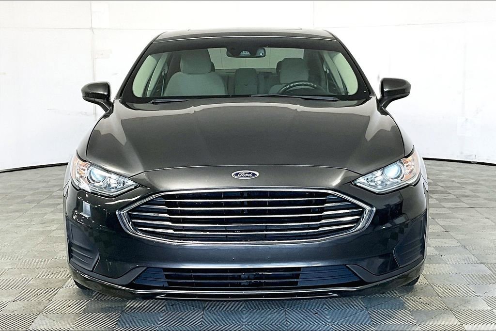 Used 2019 Ford Fusion SE image 3