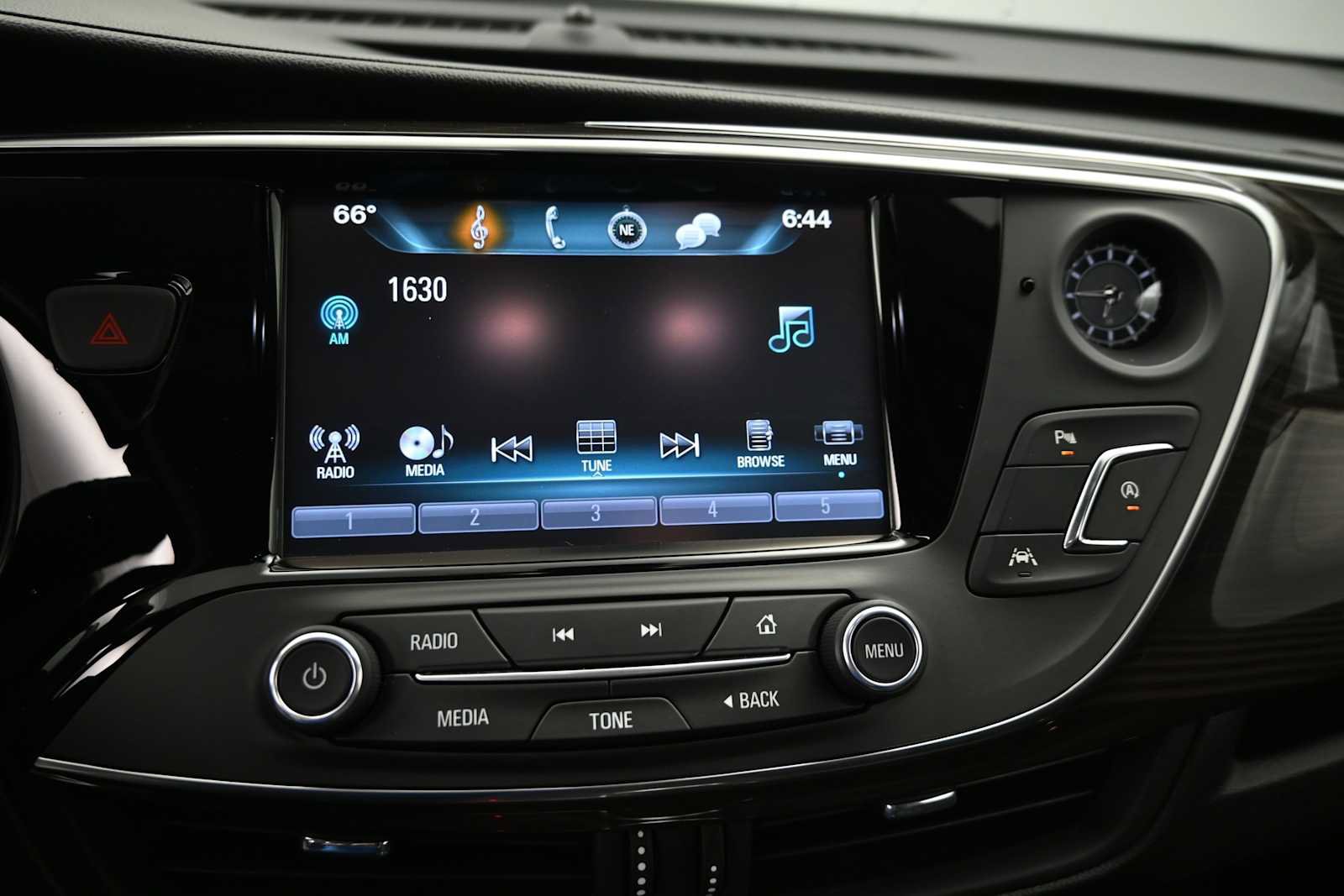 Used 2019 Buick Envision Premium w/ LPO, Road Trip Package AWD/4WD image 14