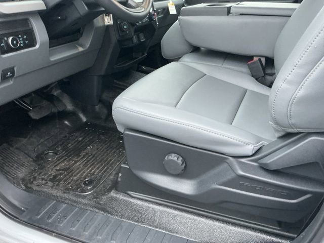 New 2026 Ford F550 4x4 Crew Cab image 18