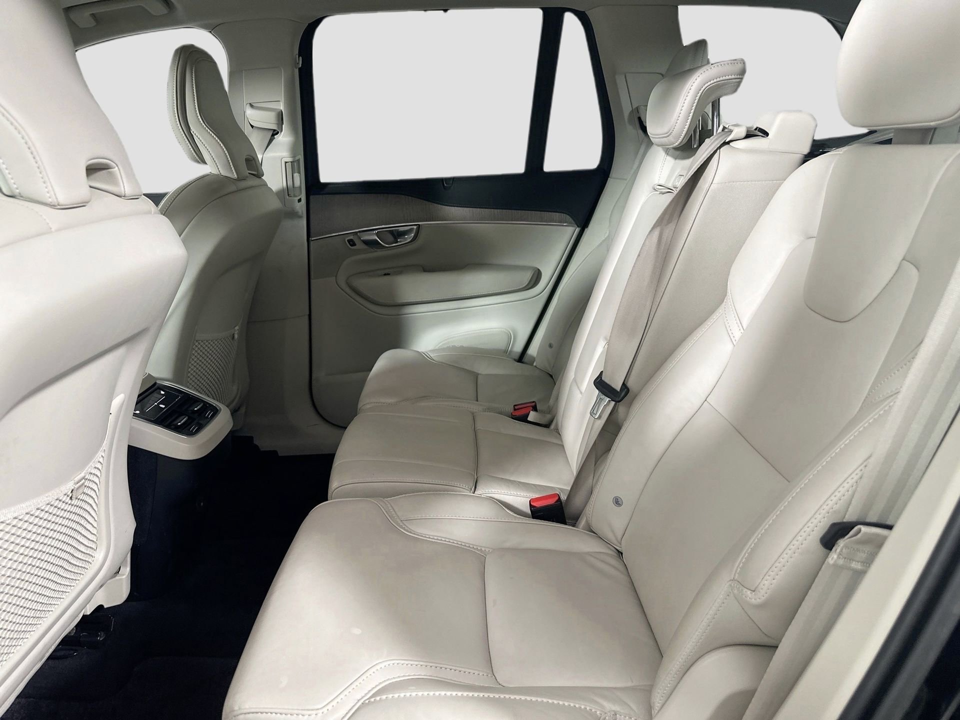 Certified 2024 Volvo XC90 B5 Plus image 26