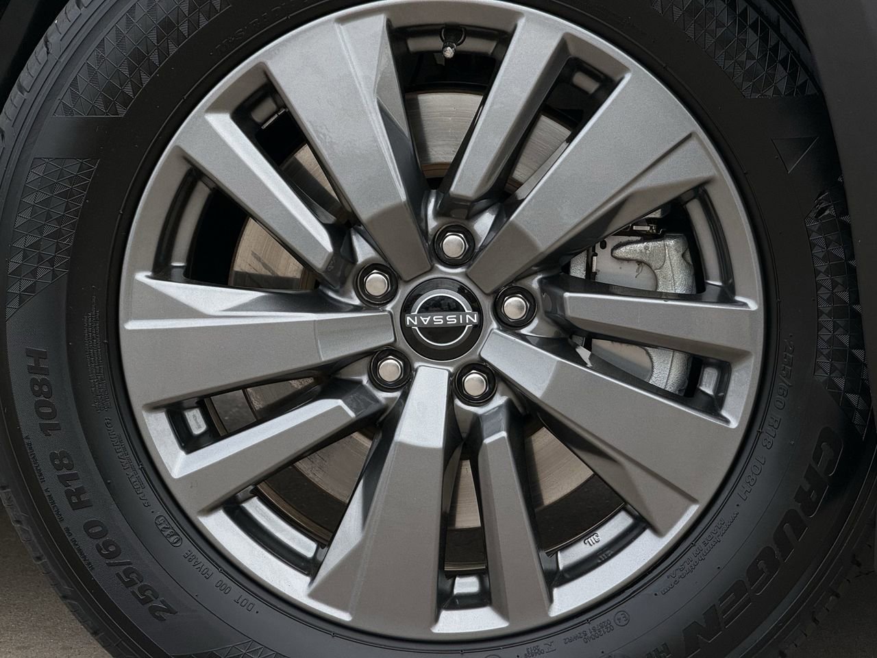 Used 2025 Nissan Pathfinder SV image 9