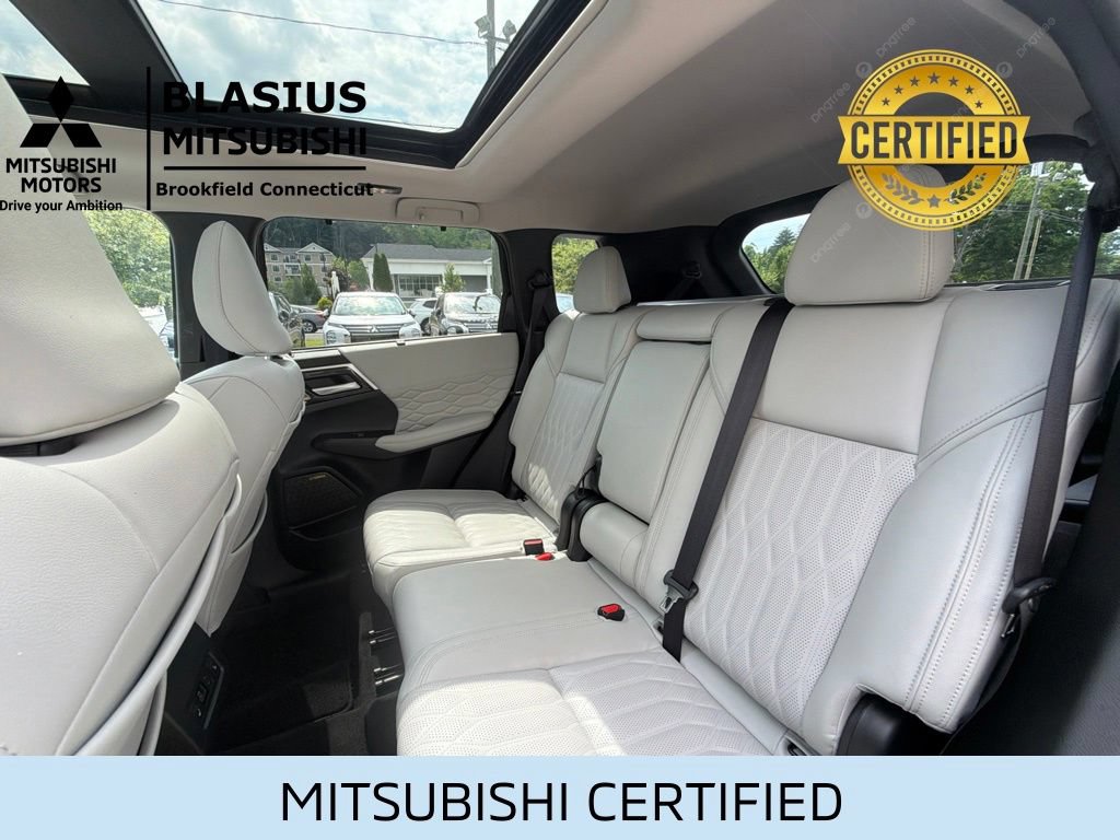 Used 2025 Mitsubishi Outlander AWD image 32