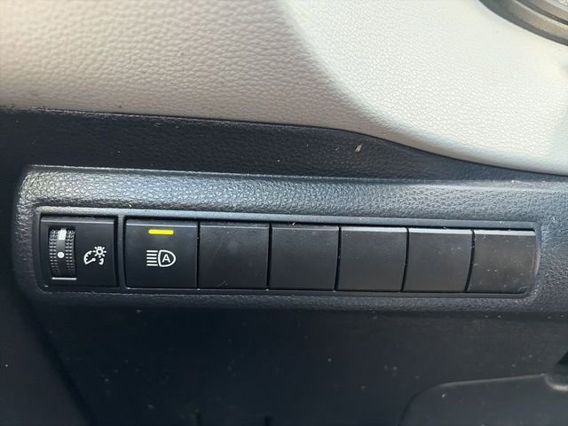 Used 2020 Toyota Corolla LE FWD image 18