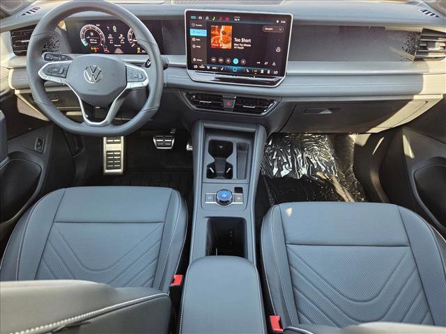 New 2026 Volkswagen Tiguan SE R-Line FWD image 14