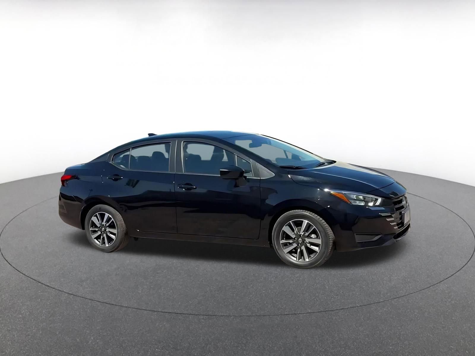 Used 2025 Nissan Versa SV FWD image 2