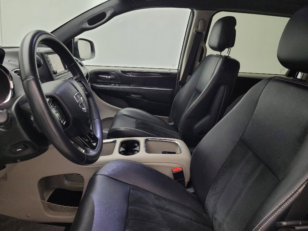 Used 2014 Dodge Grand Caravan SXT FWD image 17