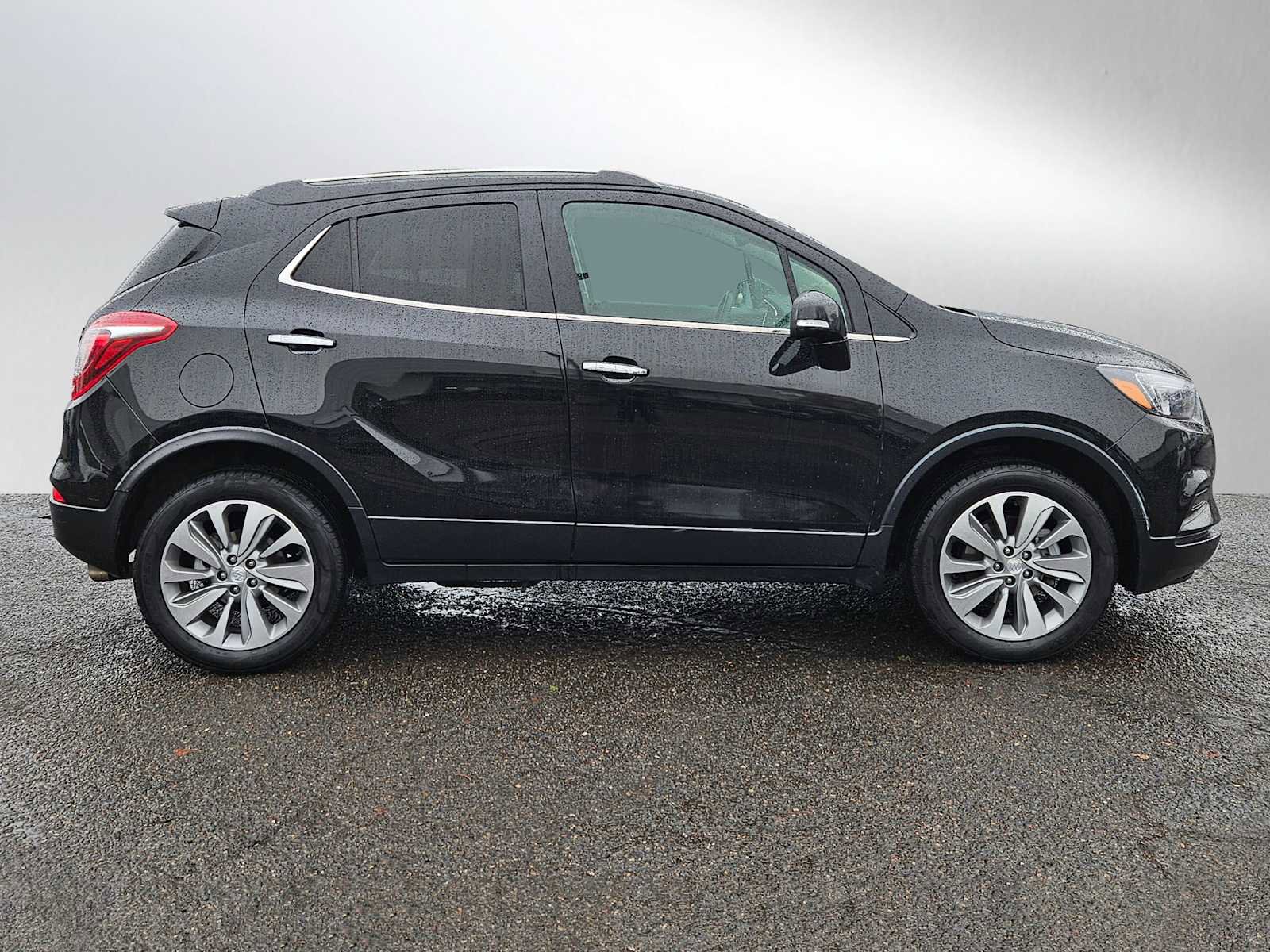 Used 2018 Buick Encore Preferred image 2