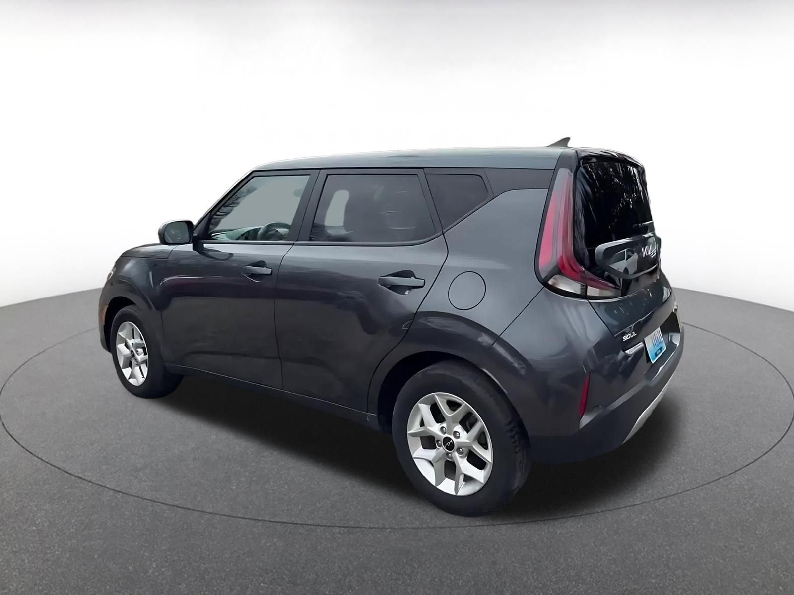 Used 2025 Kia Soul LX w/ LX Technology Package FWD image 10