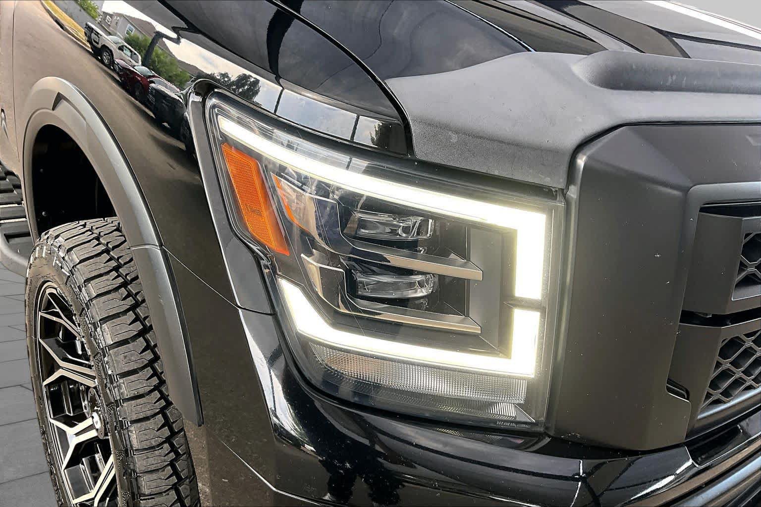Used 2021 Nissan Titan PRO-4X w/ Pro-4x Convenience Package AWD/4WD image 28