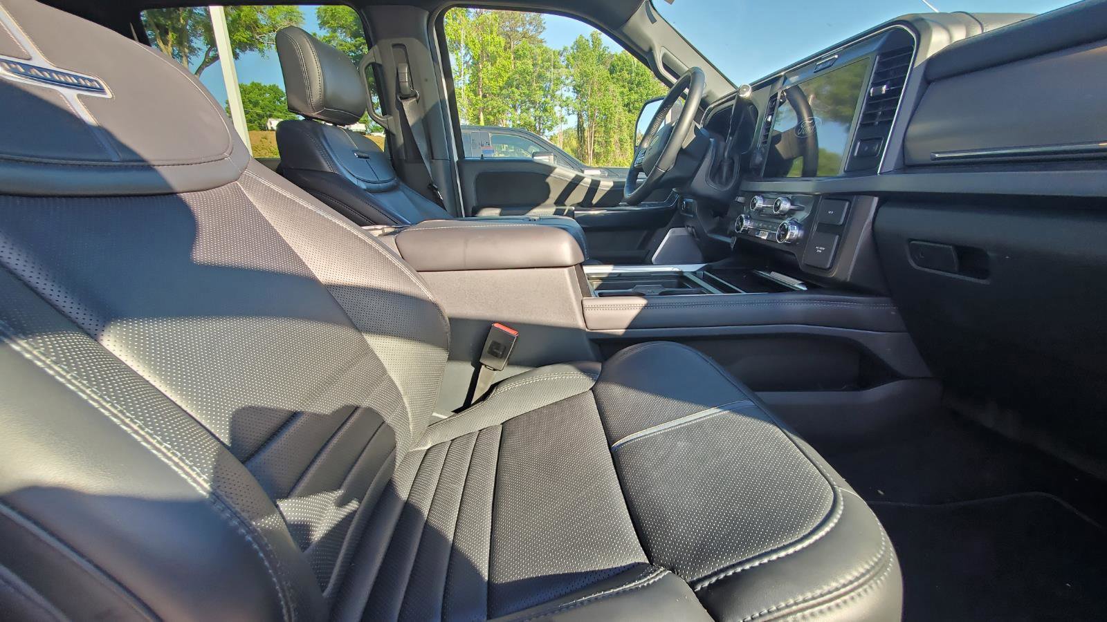 Used 2025 Ford F250 Platinum AWD/4WD image 4