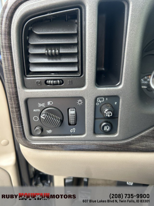 Used 2004 GMC Yukon Denali AWD/4WD image 15