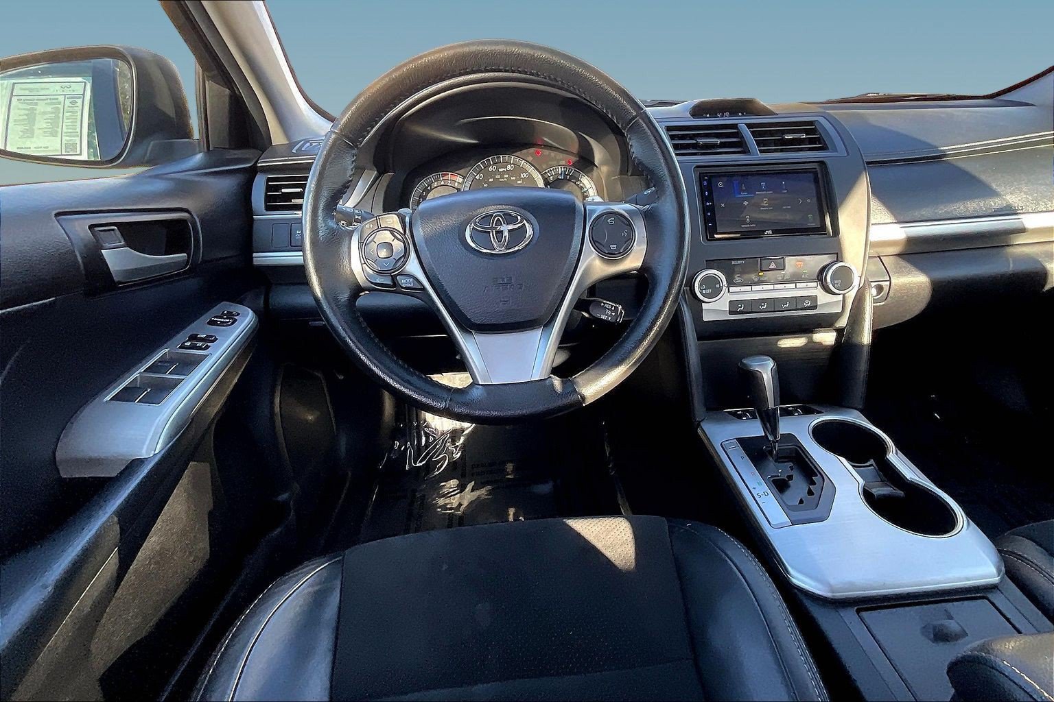 Used 2012 Toyota Camry SE w/ Leather Pkg FWD image 8