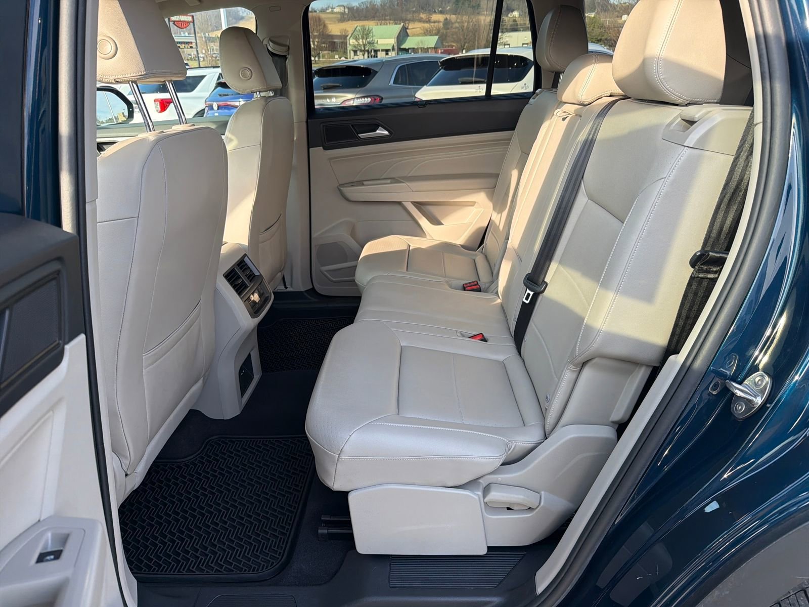 Certified 2022 Volkswagen Atlas SE w/ Black Wheel Package image 18