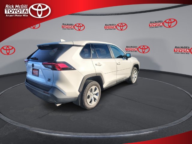 Used 2022 Toyota RAV4 LE AWD/4WD image 8