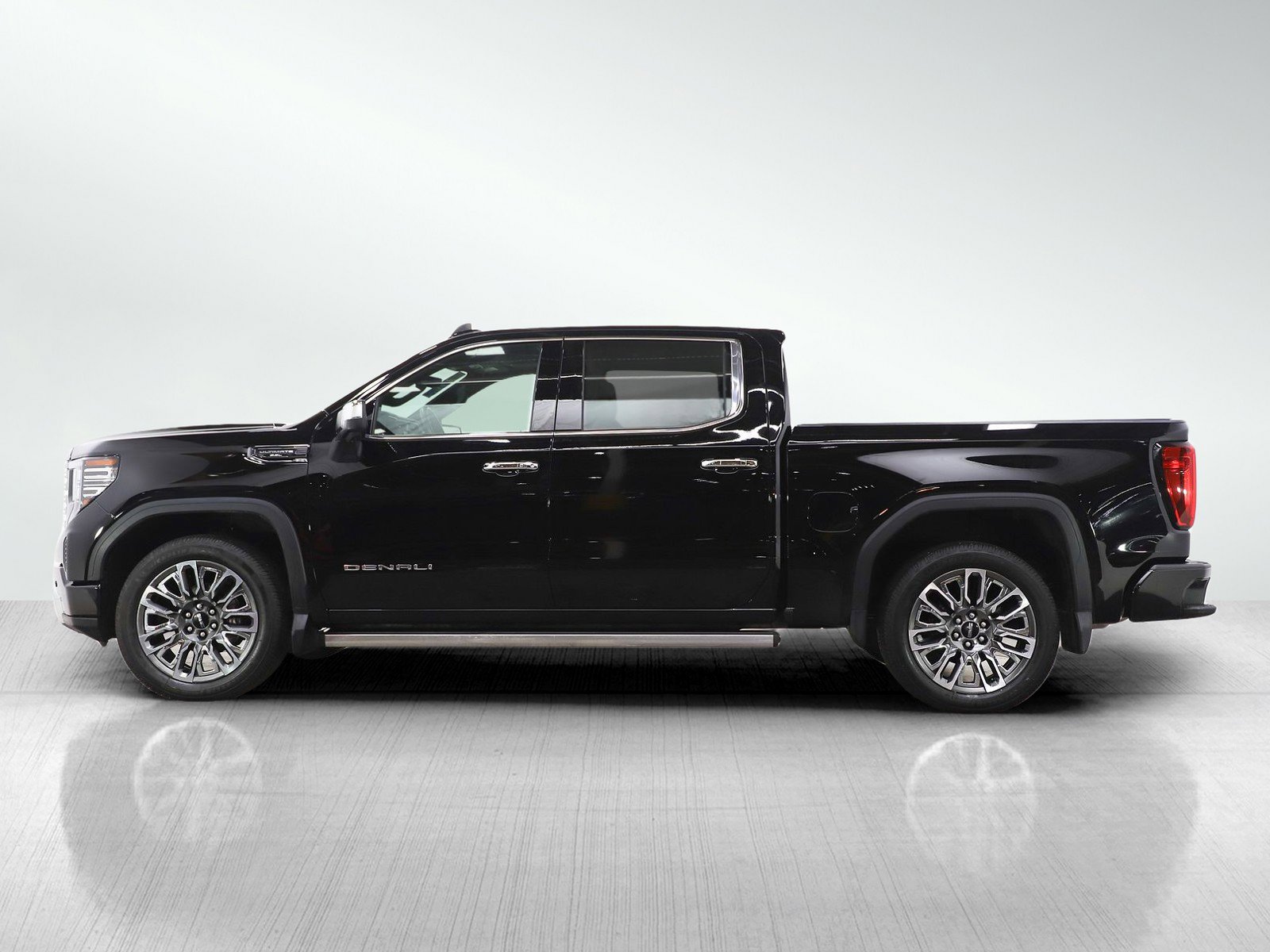 Used 2023 GMC Sierra 1500 Denali Ultimate AWD/4WD image 2