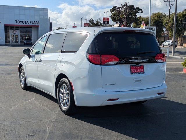Used 2023 Chrysler Voyager LX image 12