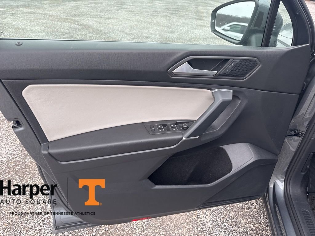 Used 2020 Volkswagen Tiguan SE w/ Panoramic Sunroof Package image 20