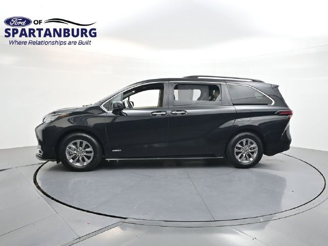 Used 2021 Toyota Sienna XLE FWD image 4