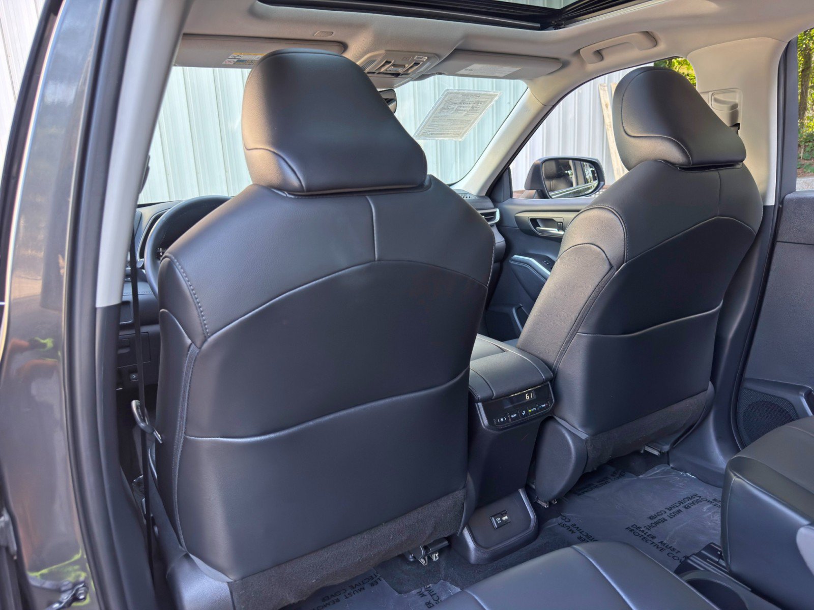 Used 2021 Toyota Highlander XLE FWD image 31