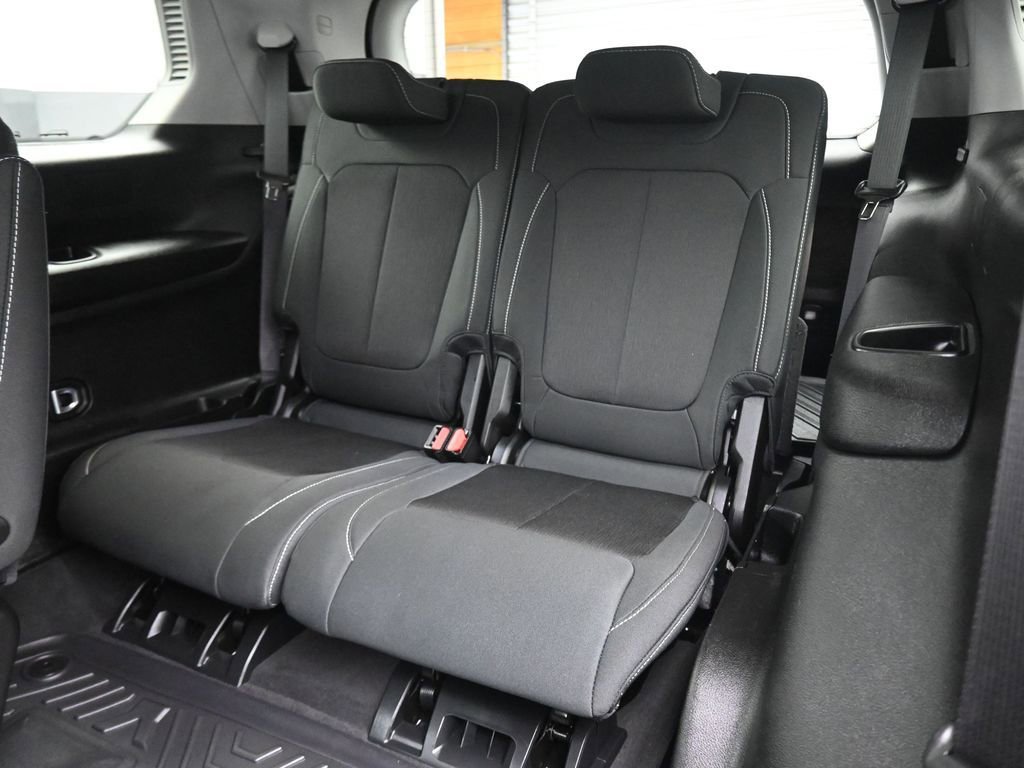 Used 2023 Jeep Grand Cherokee L Laredo AWD/4WD image 39