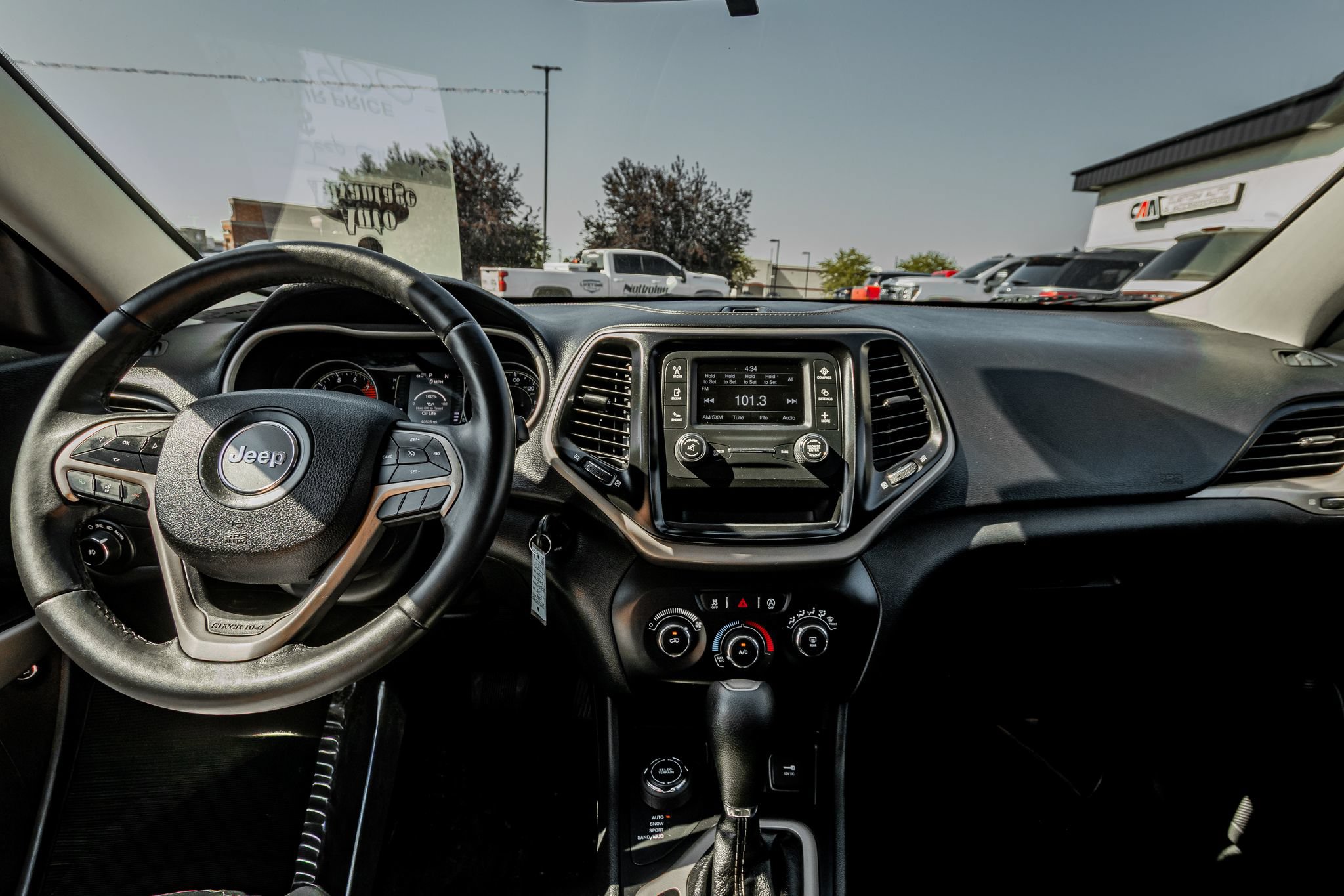 Used 2018 Jeep Cherokee Latitude w/ Altitude Package AWD/4WD image 20