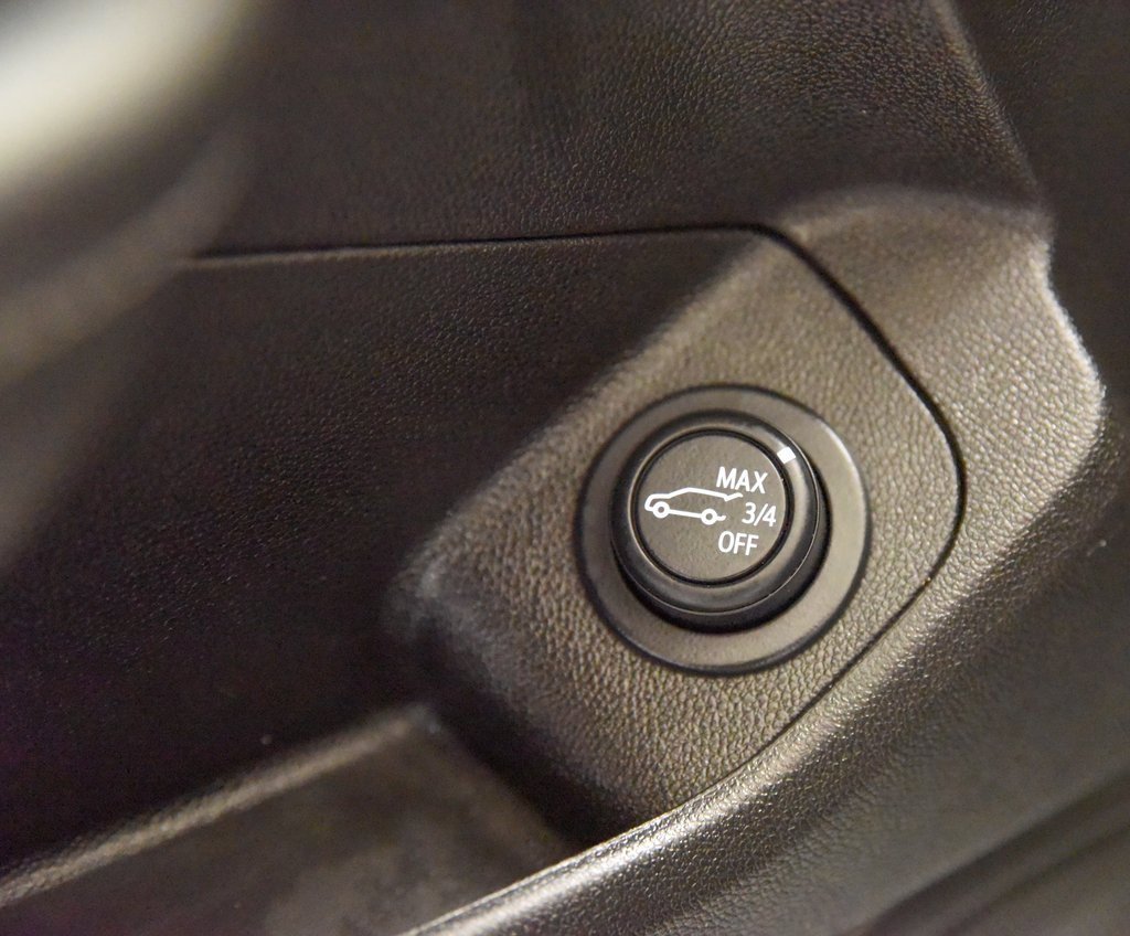 Used 2023 GMC Terrain SLE image 15