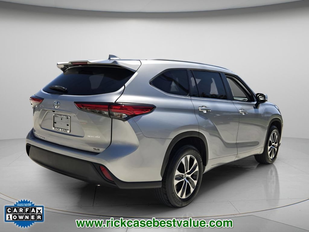 Used 2023 Toyota Highlander XLE FWD image 7