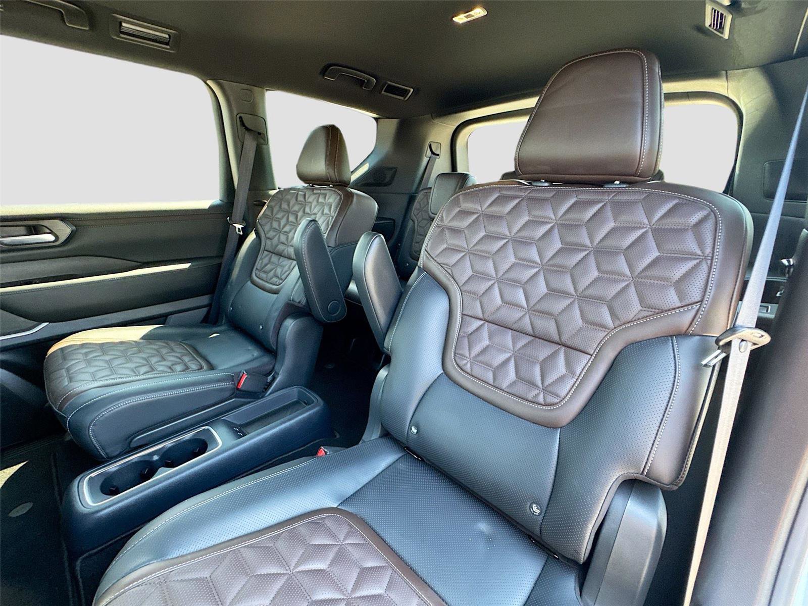 Used 2025 Nissan Armada Platinum image 25