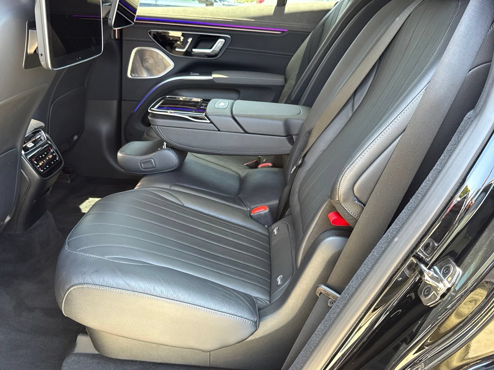 Used 2023 Mercedes-Benz EQS 580 4MATIC SUV w/ Pinnacle Trim Package image 41