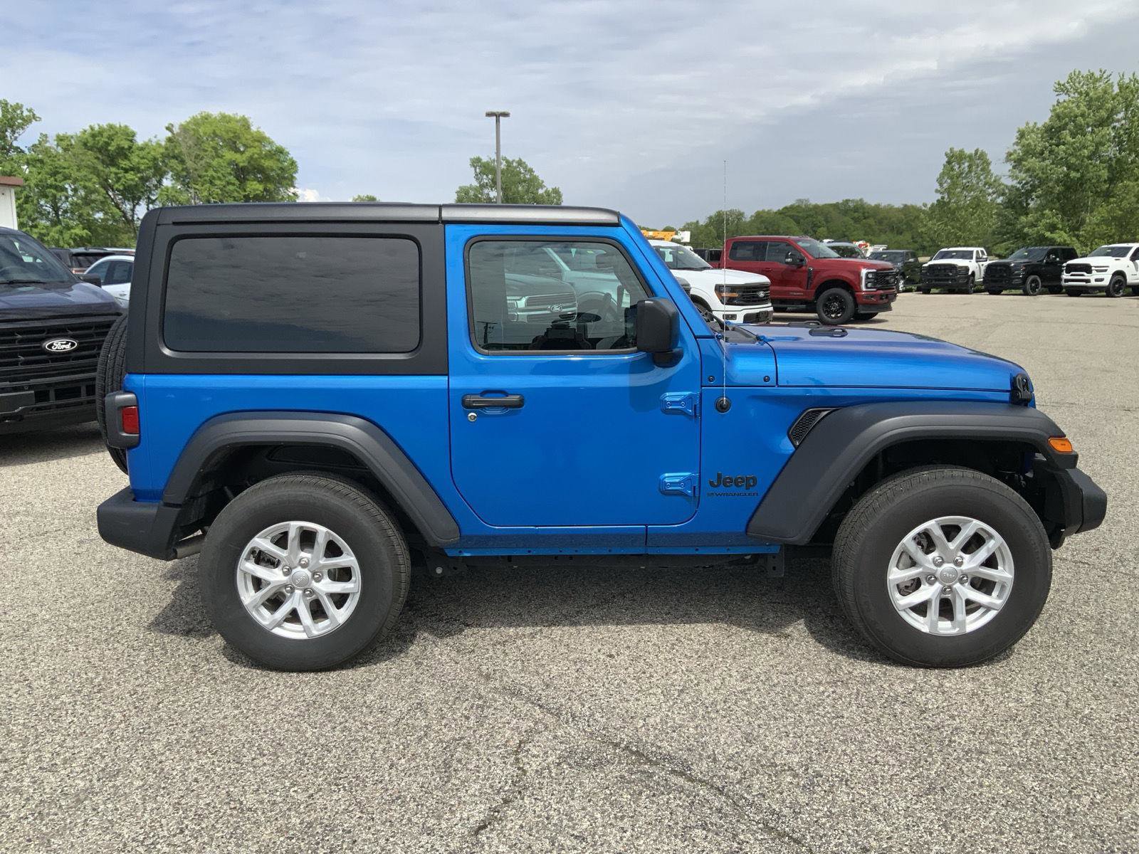 Used 2023 Jeep Wrangler Sport AWD/4WD image 13