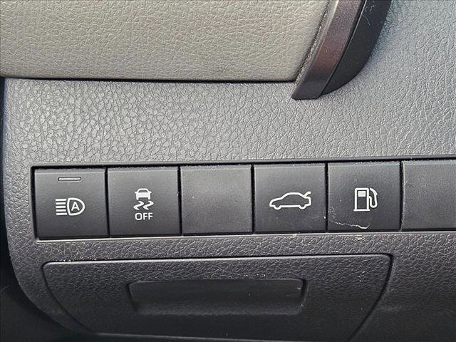 Used 2018 Toyota Camry LE image 10