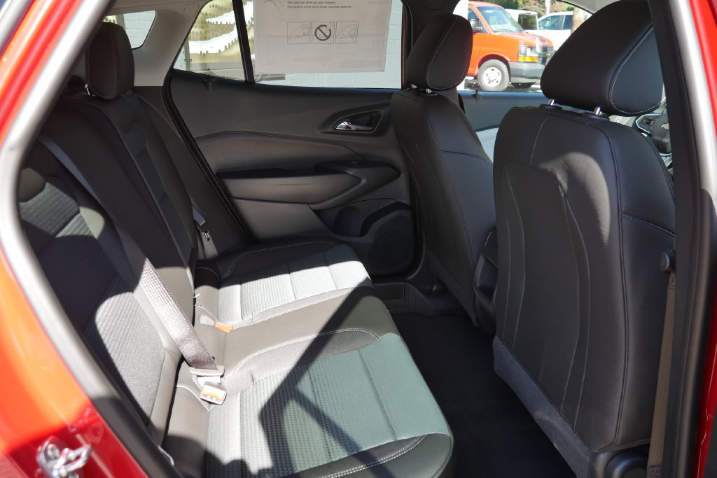New 2026 Chevrolet Trax LT w/ LT Convenience Package FWD image 11