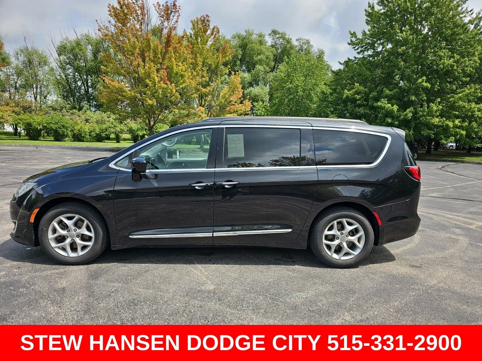 Used 2017 Chrysler Pacifica Touring-L w/ Tire & Wheel Group