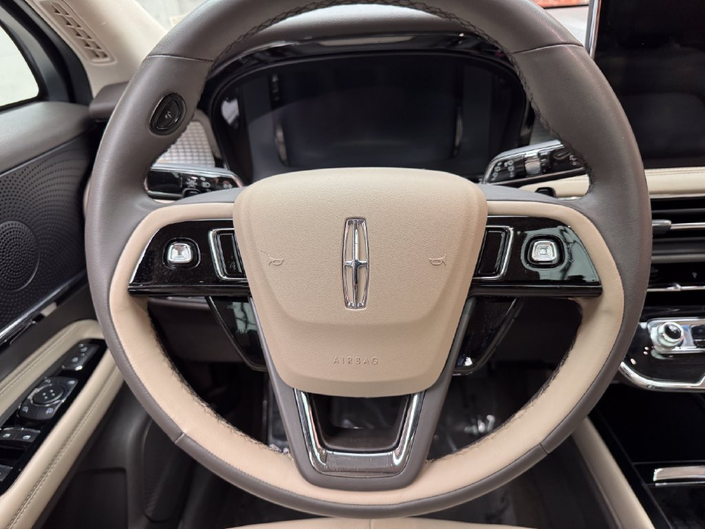 Used 2023 Lincoln Corsair AWD w/ Equipment Group 101A image 13