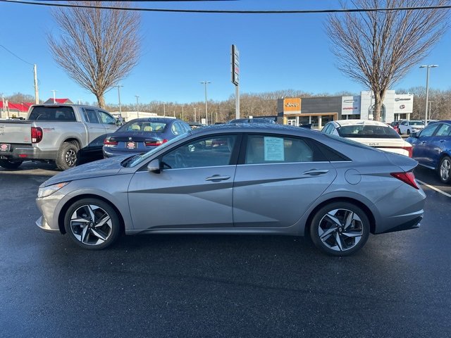 Used 2023 Hyundai Elantra Limited image 5
