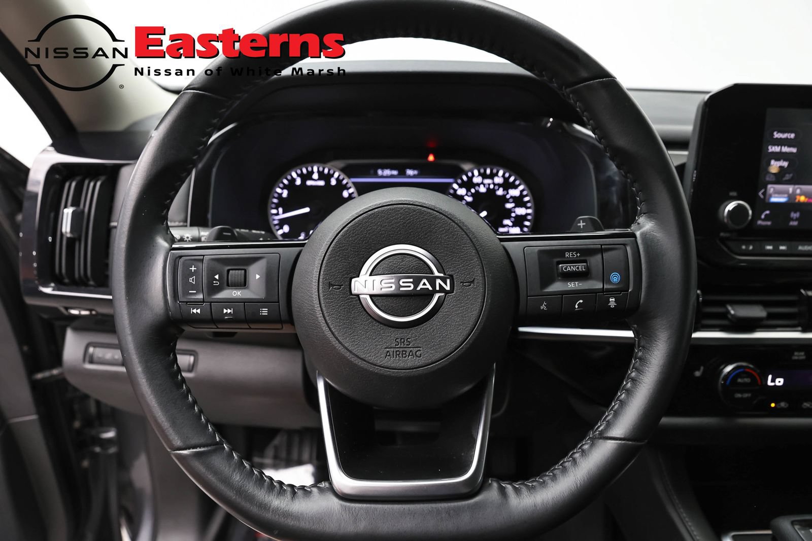Used 2022 Nissan Pathfinder SV AWD/4WD image 10