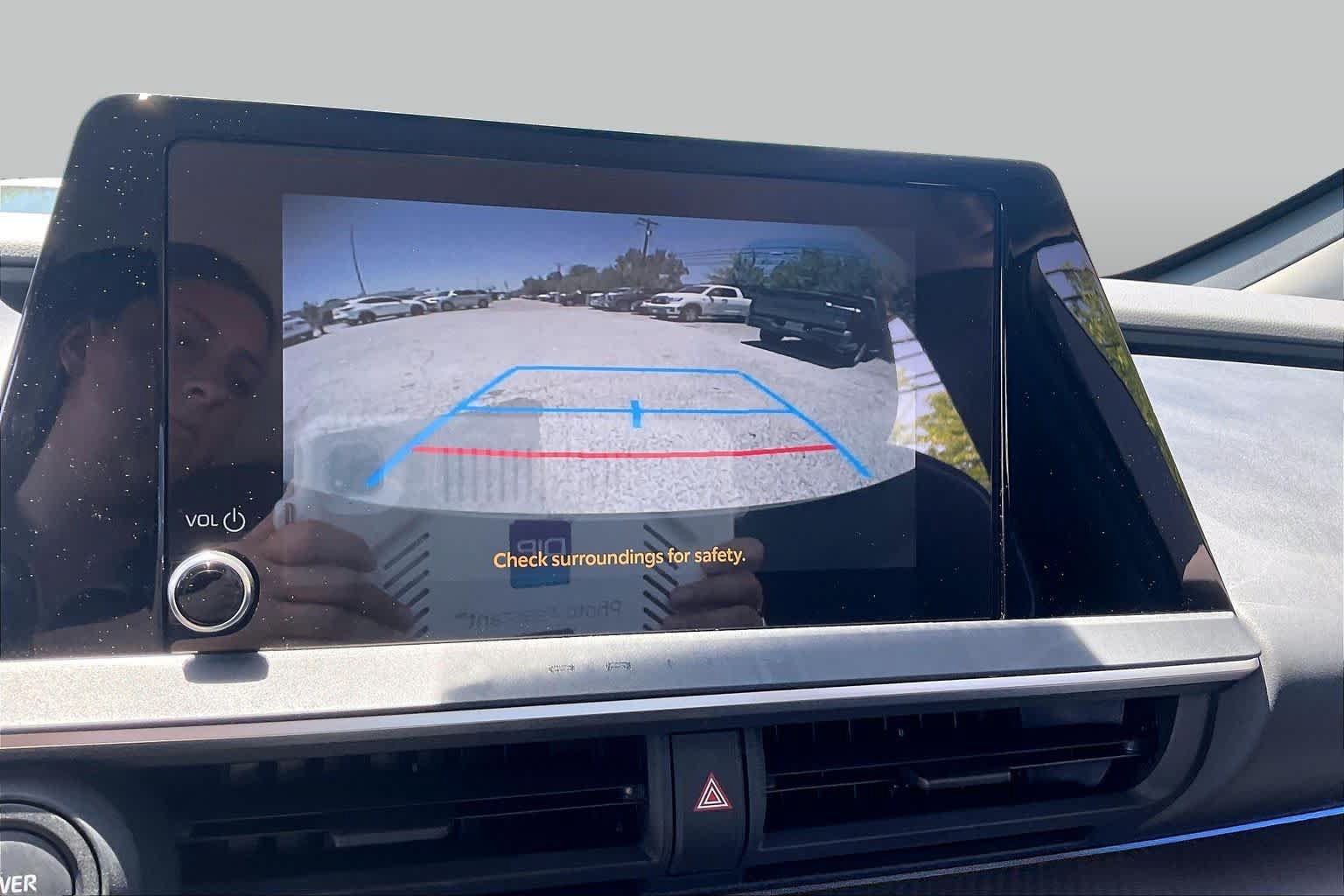 Used 2024 Toyota Prius XLE FWD image 25